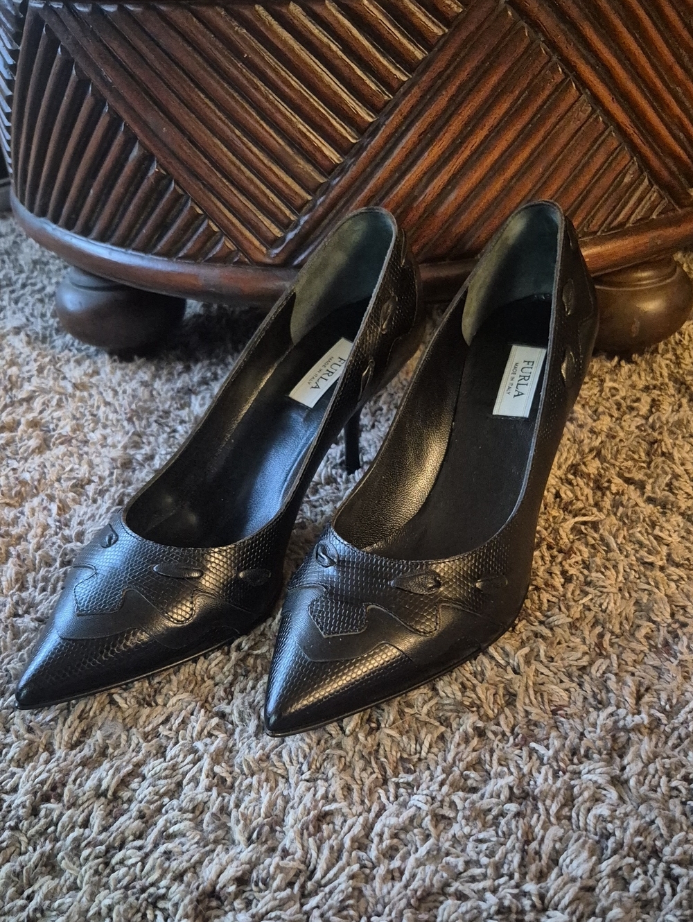 Vintage FURLA Made in Italy Black Leather Reptile Embossed Pointed Toe Pumps Hee